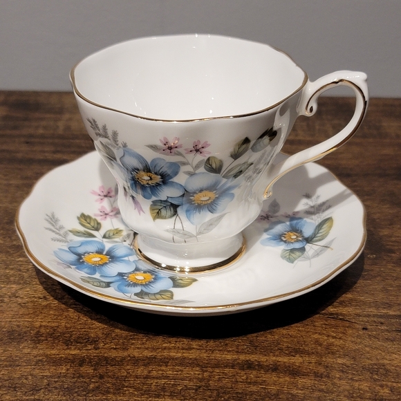 Royal Grafton Teacup And Saucer Blue Floral - Picture 2 of 6